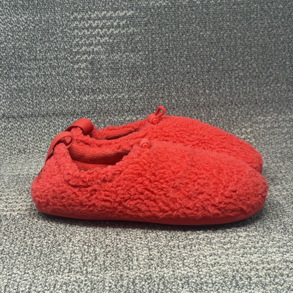UGG Plushy Slipper Womens Size 7 Red Sherpa Fleece Slip On Shoes 1143952